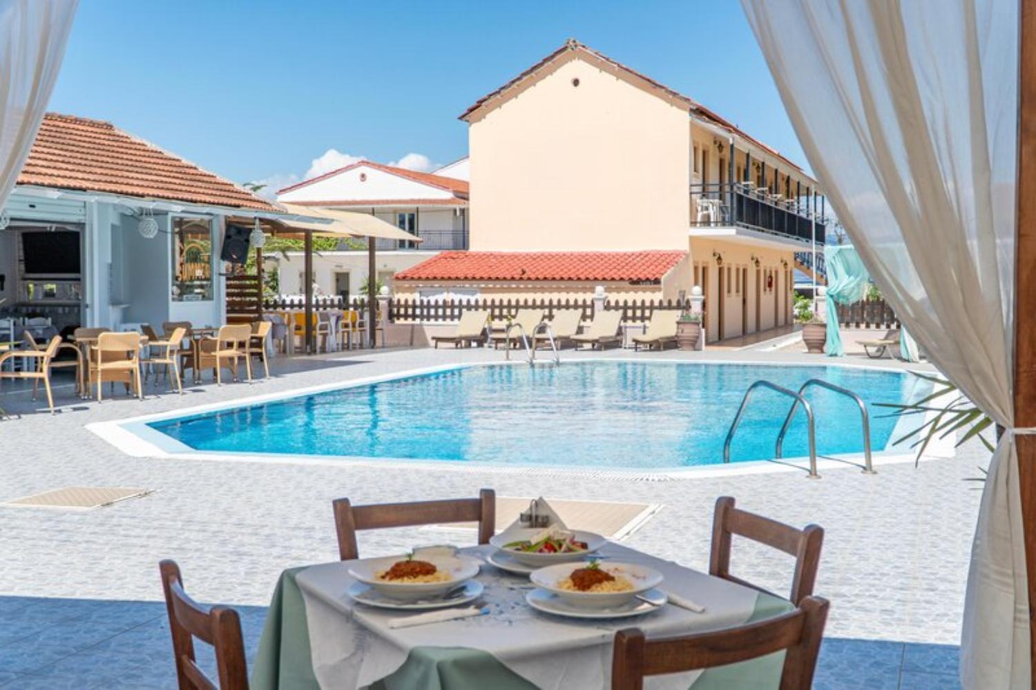 Tiara Holidays - Saint Peter Bay restoran pored bazena